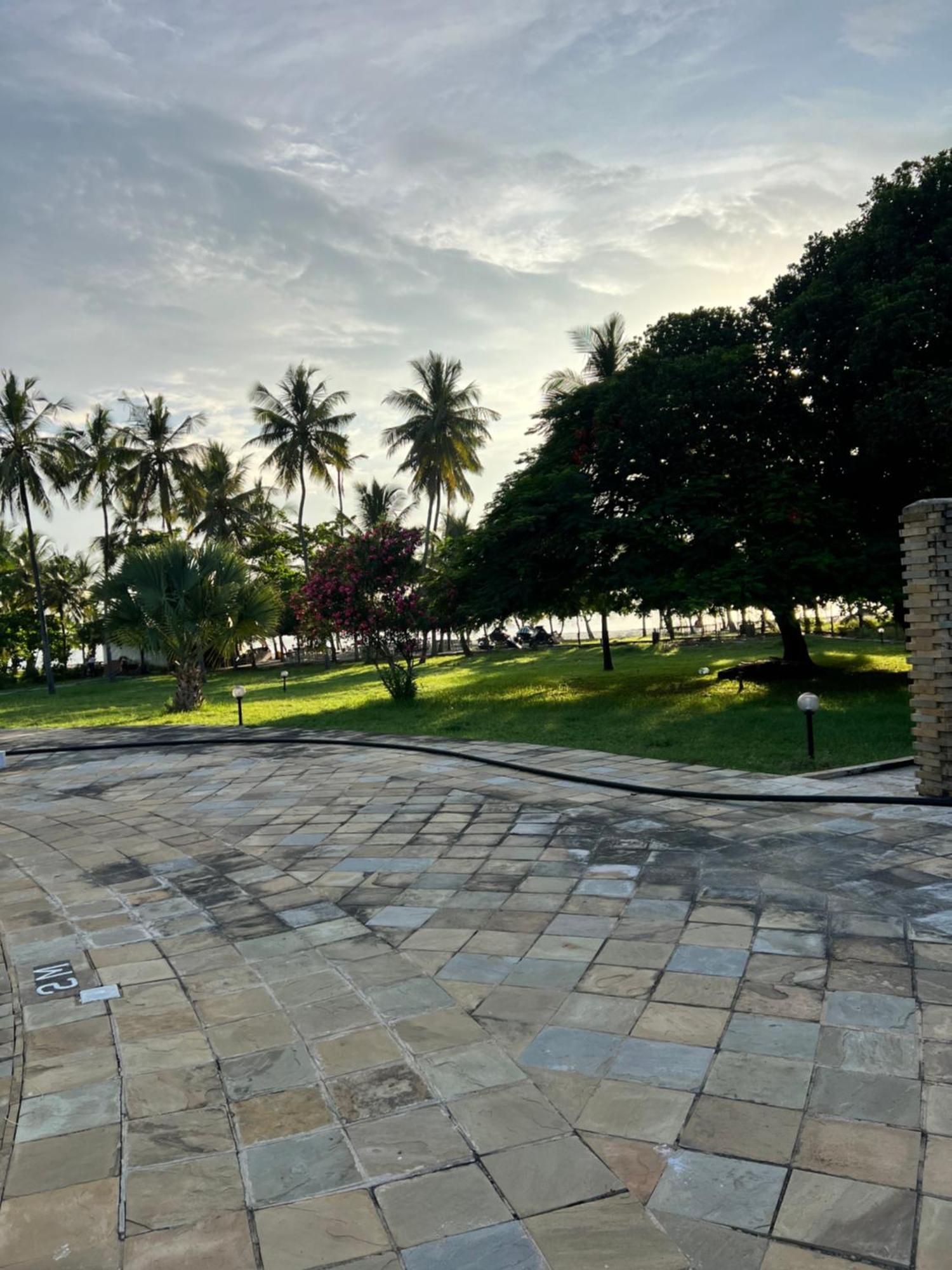 Waves And Wanderlust-Diani Beach Exterior foto